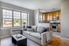 Appartamento in affitto a $2,933 al mese a Evanston, Hampton Pkwy