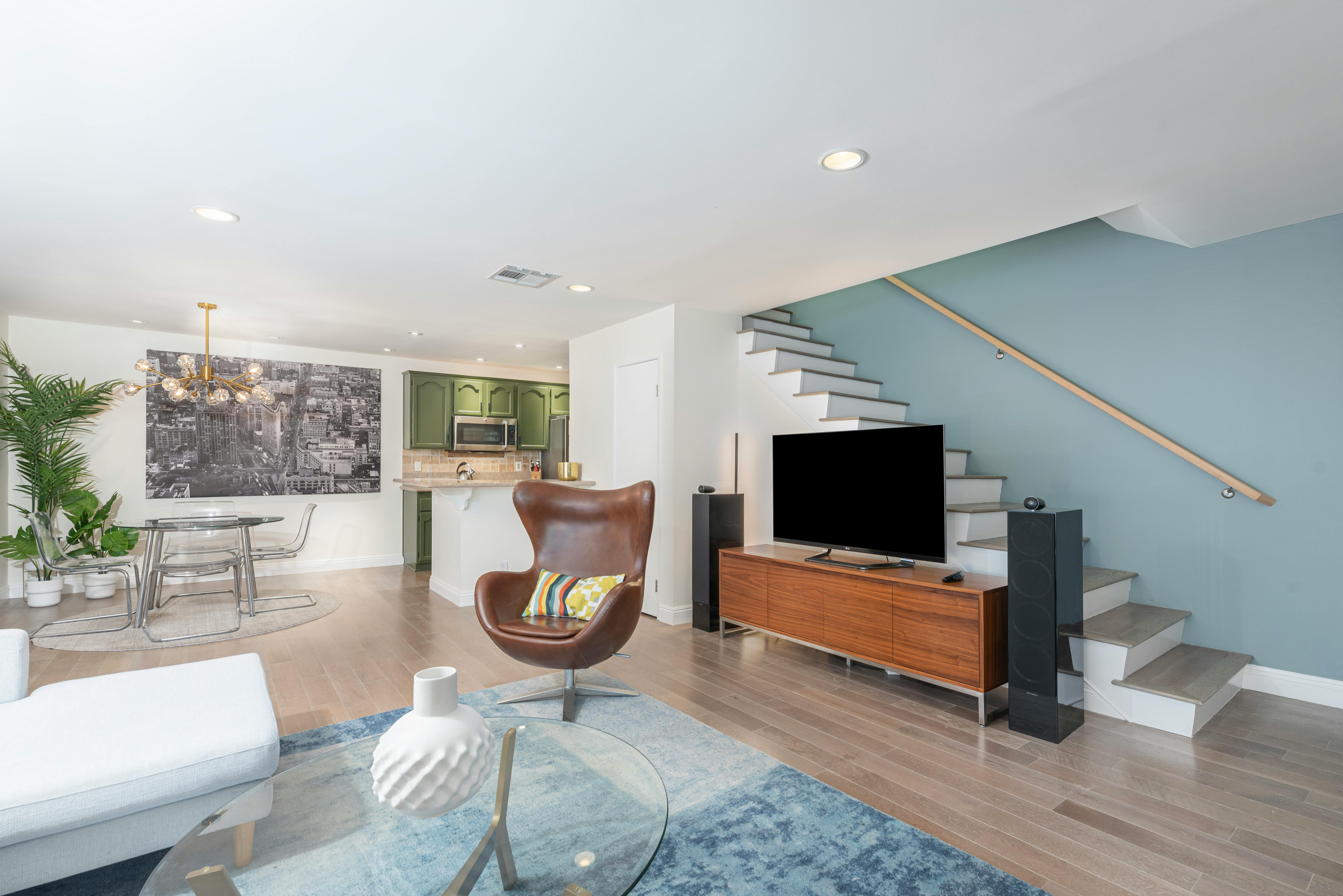 Apartment for rent for $5,000 per month in West Hollywood, N Gardner St