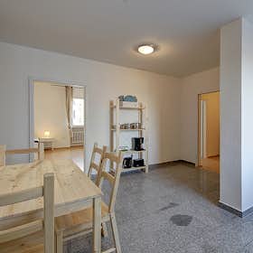 WG-Zimmer zu mieten für 560 € pro Monat in Stuttgart, König-Karl-Straße