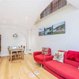 Apartment for rent for €17,481 per month in London, Johnson Court