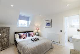 Appartement te huur voor £ 14.975 per maand in London, Cromford Road