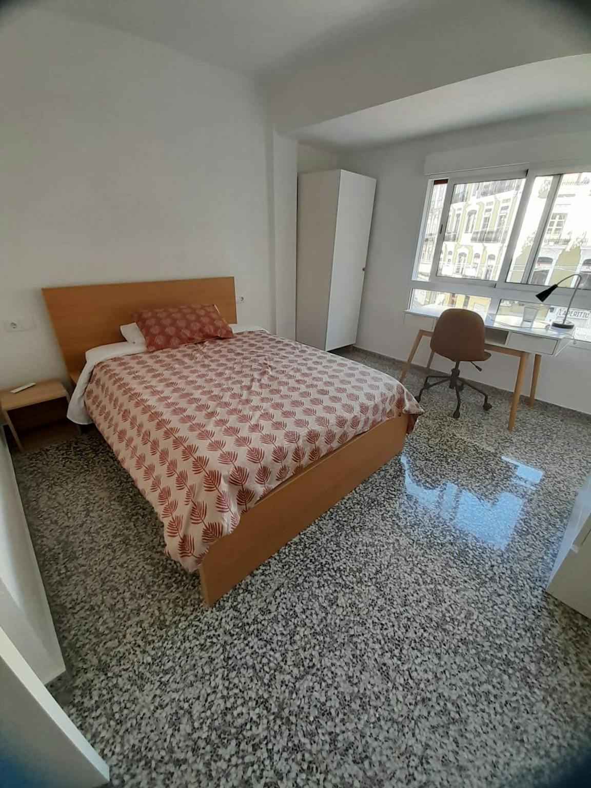 Carrer Cadis, Valencia preview