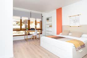 私人房间 正在以 €700 的月租出租，其位于 Girona, Carrer de Santa Eugènia