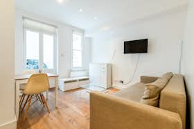 Studio for rent for €2,175 per month in London, Philbeach Gardens