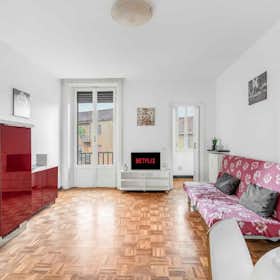 Apartment for rent for €2,100 per month in Milan, Via Mincio