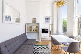 Apartment for rent for £2,358 per month in London, Airlie Gardens