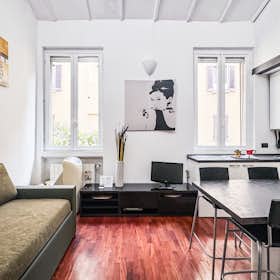 Apartment for rent for €1,700 per month in Milan, Via Lodovico Muratori