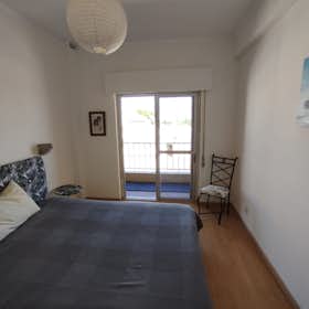 Apartment for rent for €1,200 per month in Setúbal, Rua do Clube Recreativo da Palhavã