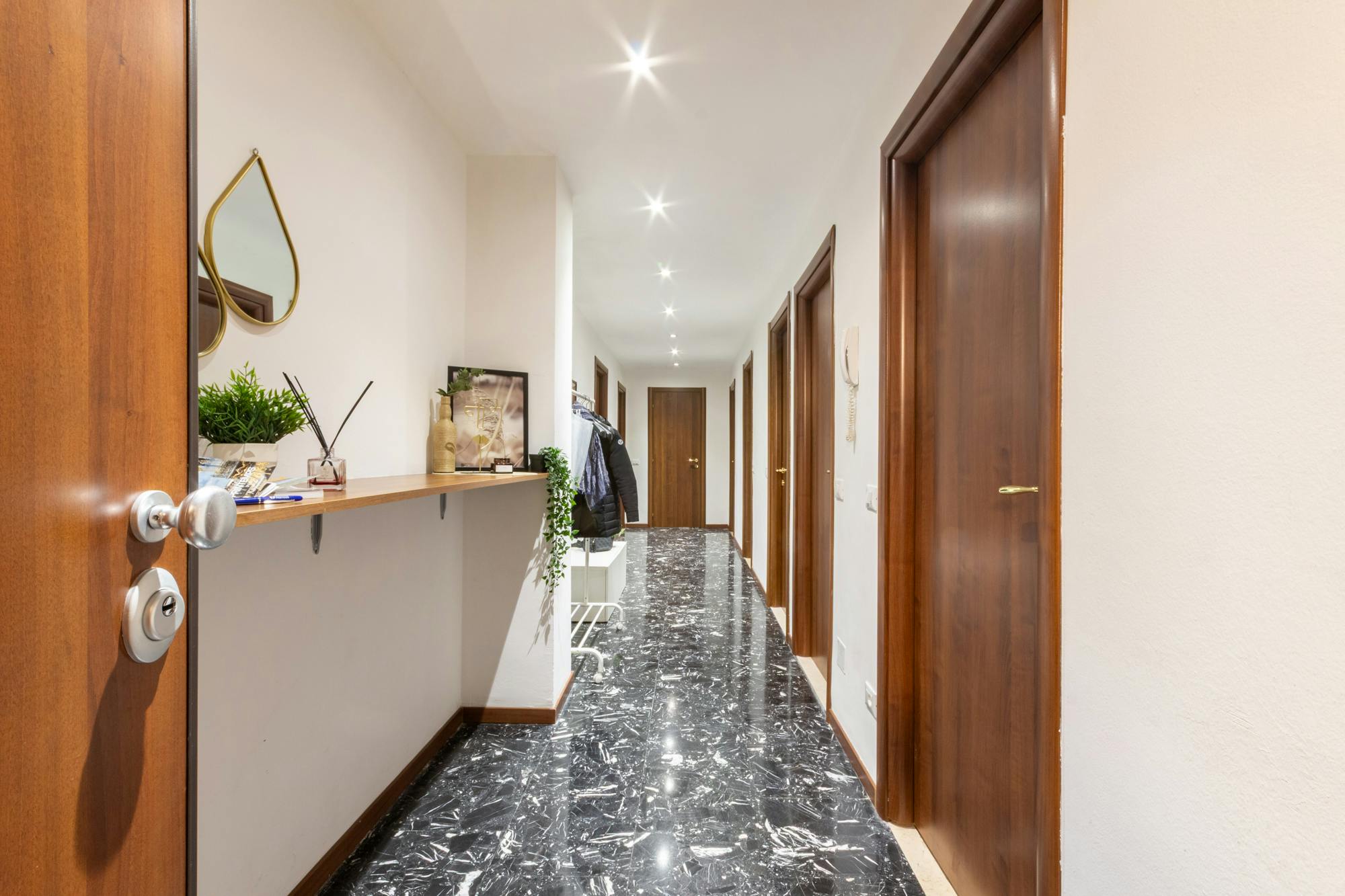 Apartment for rent for €3,800 per month in Milan, Via Carlo Antonio Carlone