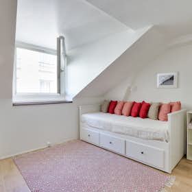 Studio for rent for €1,900 per month in Paris, Rue Notre-Dame de Nazareth