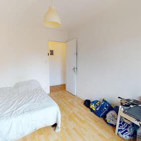 Private room for rent for €350 per month in Saint-Étienne, Rue Delavelle