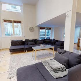 公寓 for rent for €2,111 per month in Lyon, Rue Ney