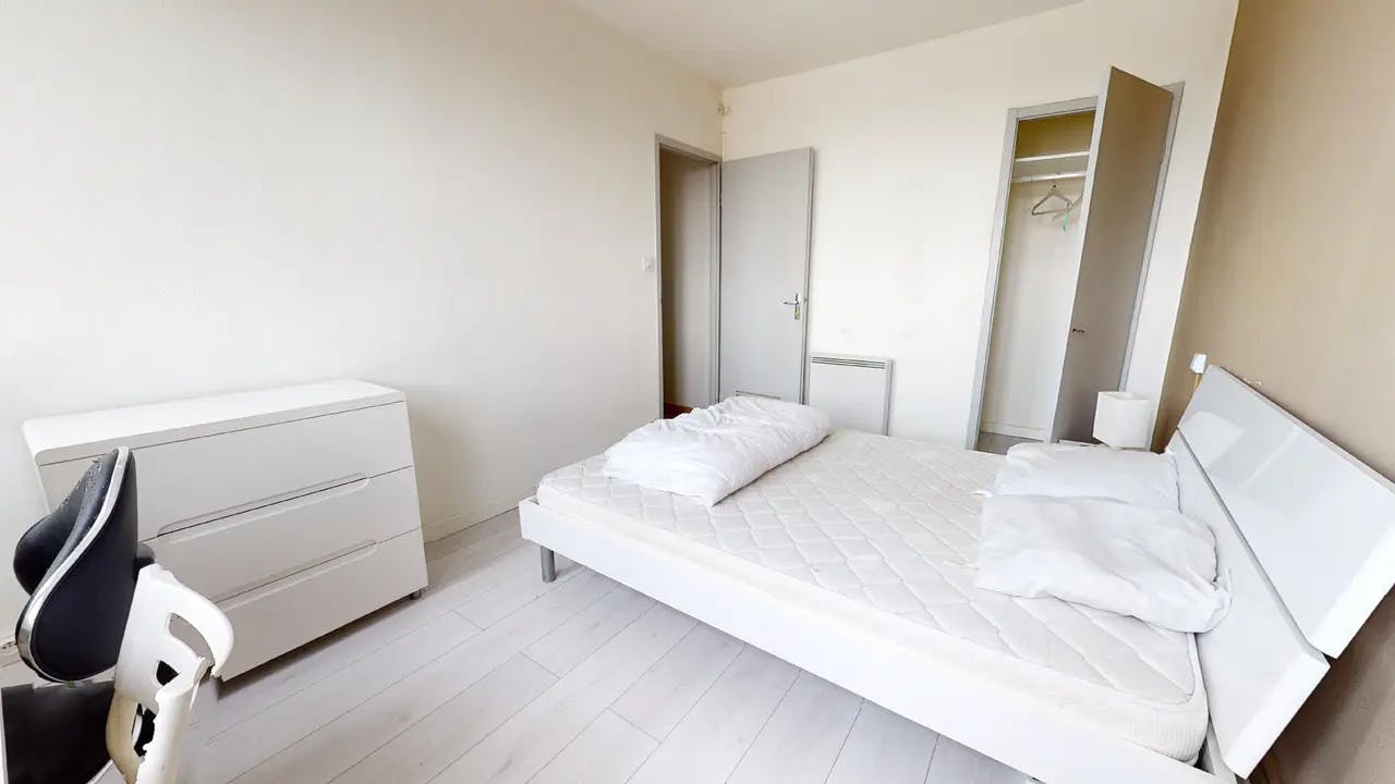 Private room in Boulevard de Larramet, Toulouse (1500632) room image 1