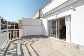 Appartement à louer pour 1 990 €/mois à Barcelona, Carrer de Santa Rosalia