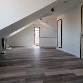 Privé kamer te huur voor € 1.000 per maand in Tilburg, Lovensestraat