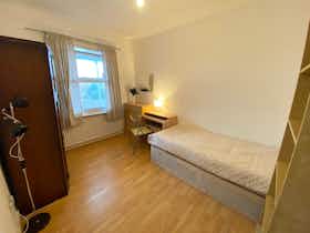私人房间 正在以 £800 的月租出租，其位于 London, Elers Road