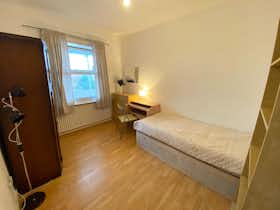 Private room for rent for €935 per month in London, Elers Road