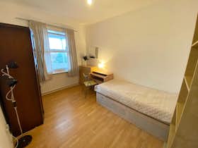Отдельная комната сдается в аренду за 929 € в месяц в London, Elers Road