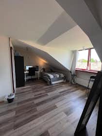Privé kamer te huur voor € 750 per maand in Tilburg, Lovensestraat