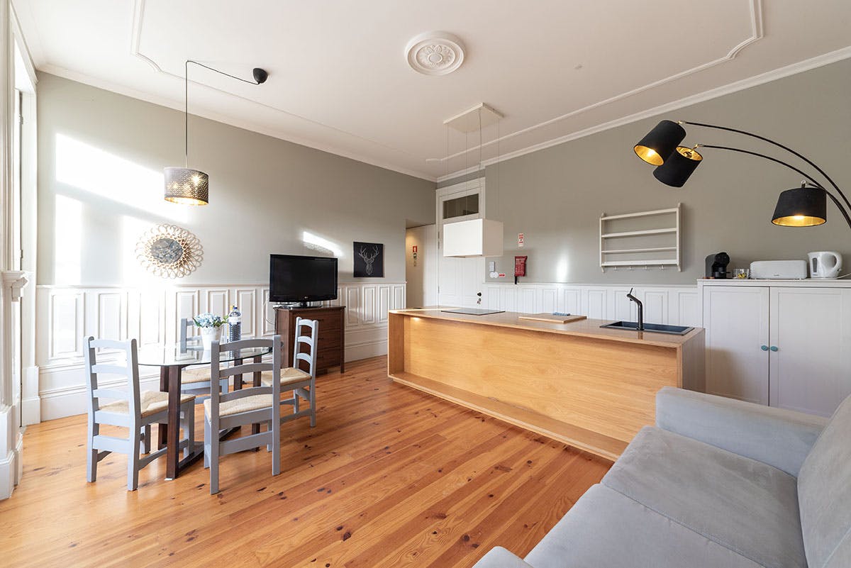 Apartment for rent for €2,500 per month in Porto, Rua de Santa Catarina