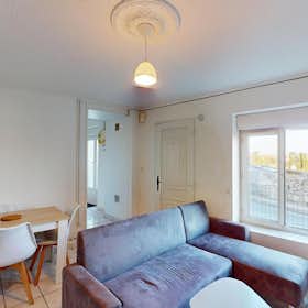 私人房间 正在以 €340 的月租出租，其位于 Poitiers, Rue de la Cueille Mirebalaise
