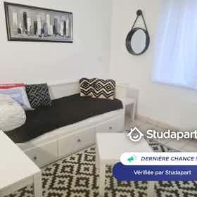 Appartement te huur voor € 590 per maand in Amiens, Rue Jean Moulin