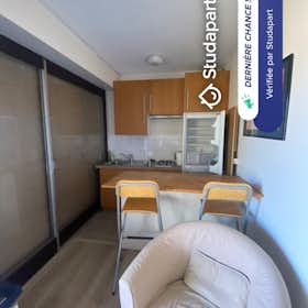 Apartment for rent for €580 per month in Thonon-les-Bains, Avenue du Léman