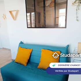 Apartment for rent for €680 per month in Antibes, Rue de la République