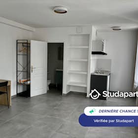 Apartment for rent for €850 per month in Livry-Gargan, Boulevard Roger Salengro