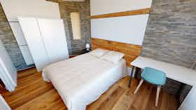 Private room for rent for €597 per month in Cenon, Rue Camille Pelletan