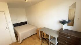 Private room for rent for £1,100 per month in London, Semley Place