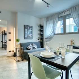 Apartment for rent for €2,500 per month in Milan, Via Vallarsa