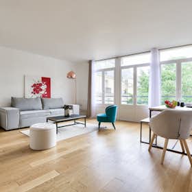 Apartment for rent for €3,300 per month in Paris, Rue Daru