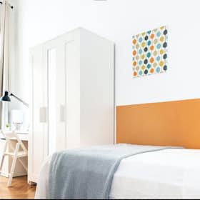 Private room for rent for €780 per month in Bologna, Via Guglielmo Marconi
