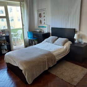 Private room for rent for €600 per month in Lisbon, Rua Alexandre Braga