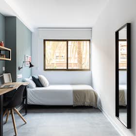 Appartamento for rent for 1.046 € per month in Valencia, Passeig Facultats