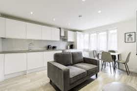 Apartment for rent for £5,284 per month in London, Vivian Comma Close