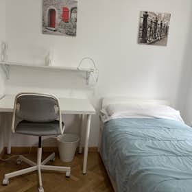 Privé kamer te huur voor € 500 per maand in Madrid, Avenida de la Gran Vía del Este
