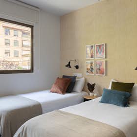 Appartement te huur voor € 716 per maand in Valencia, Passeig Facultats