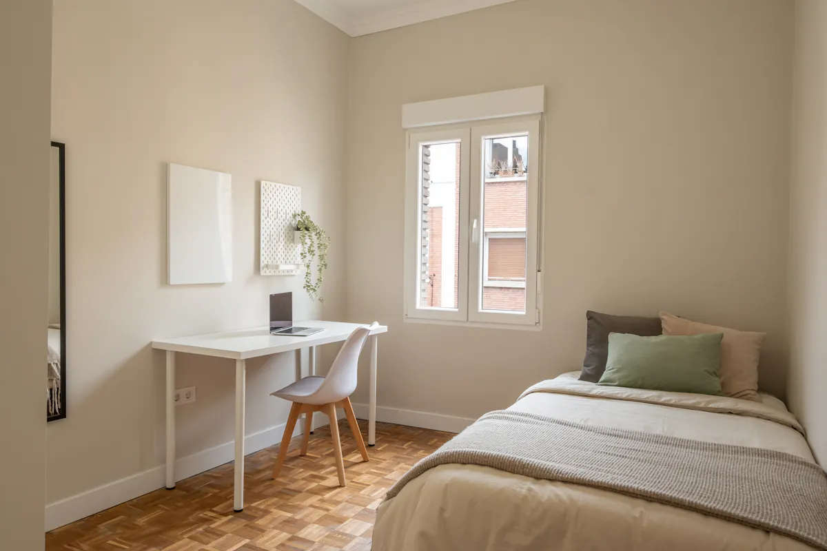 Private room in Calle Tarragona, Zaragoza (1501067) ROOM