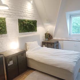 Apartment for rent for €1,380 per month in Aachen, Veltmanplatz