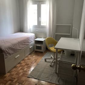 Private room for rent for €500 per month in Alcobendas, Calle Ramón y Cajal