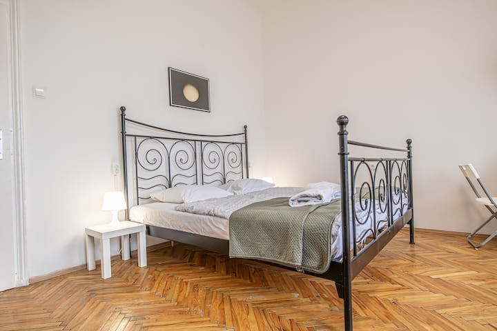 Allerheiligengasse, Vienna preview