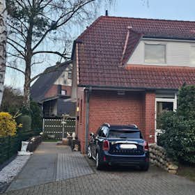 Huis te huur voor € 4.000 per maand in Hamburg, Kohlmeisenstieg