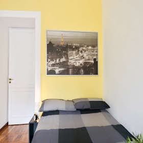 Private room for rent for €580 per month in Turin, Via San Secondo