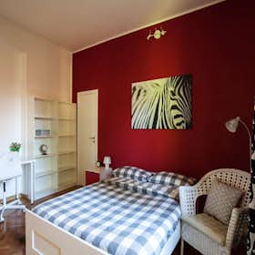 Private room for rent for €895 per month in Bologna, Via Guglielmo Oberdan