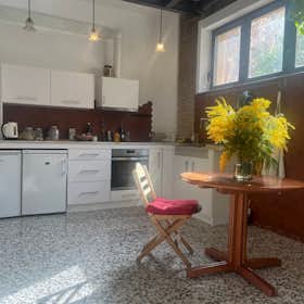Apartment for rent for €1,300 per month in Barcelona, Carrer de Provençals