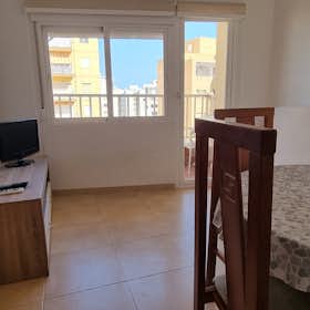 Apartament de închiriat pentru 550 EUR pe lună în Almería, Calle Capri