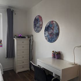 Private room for rent for €1,496 per month in London, Roberta Street