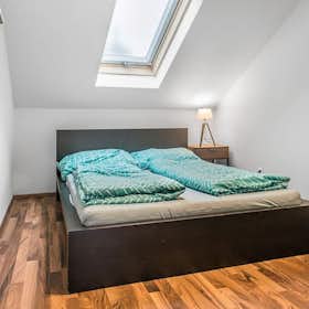 Apartment for rent for €6,292 per month in Vienna, Columbusgasse
